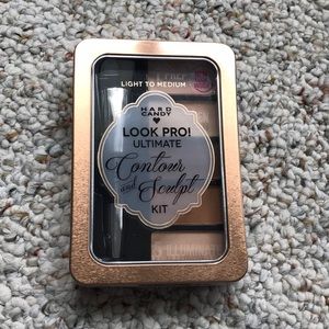 Hard Candy contour and Sculpt kit light to medium